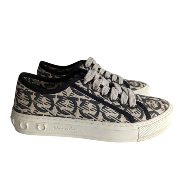 Salvatore Ferragamo Wimbledon Gancini Print Beige Nero Sneakers Shoes Tr… - Picture 2 of 9